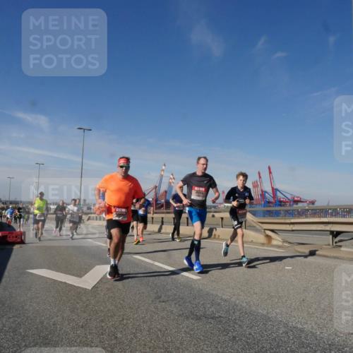 03.10.2025 - Köhlbrandbrückenlauf Matties Gatica Varas http://msf.ph/oto/8997938 03.10.2025 12:49:33 Position 2  meine-sportfotos.de