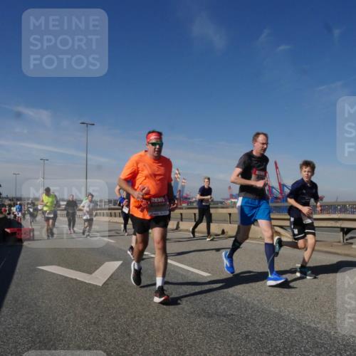 03.10.2025 - Köhlbrandbrückenlauf Matties Gatica Varas http://msf.ph/oto/8997942 03.10.2025 12:49:34 Position 2 111 meine-sportfotos.de