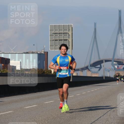 03.10.2025 - Köhlbrandbrückenlauf Luisa Fischer http://msf.ph/oto/8997944 03.10.2025 10:37:31 Position 3 3304 meine-sportfotos.de
