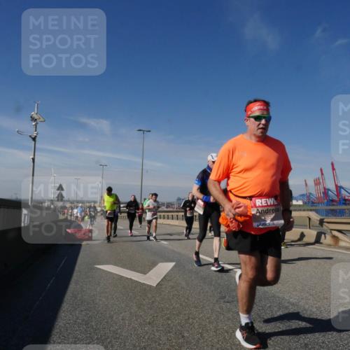 03.10.2025 - Köhlbrandbrückenlauf Matties Gatica Varas http://msf.ph/oto/8997946 03.10.2025 12:49:34 Position 2 407 meine-sportfotos.de