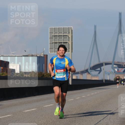 03.10.2025 - Köhlbrandbrückenlauf Luisa Fischer http://msf.ph/oto/8997947 03.10.2025 10:37:32 Position 3 3304 meine-sportfotos.de