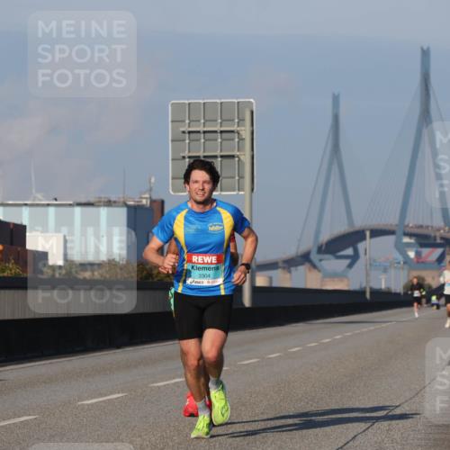03.10.2025 - Köhlbrandbrückenlauf Luisa Fischer http://msf.ph/oto/8997952 03.10.2025 10:37:32 Position 3 3304 meine-sportfotos.de