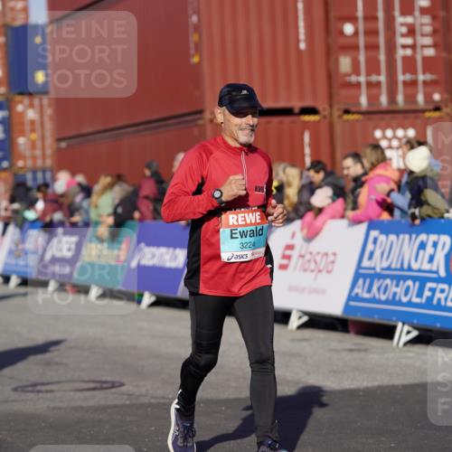 03.10.2025 - Köhlbrandbrückenlauf Michael Burmester http://msf.ph/oto/8997960 03.10.2025 10:02:23 Ziel 1130, 1144, 1595, 1776, 2849, 3111, 3224, 3316 meine-sportfotos.de