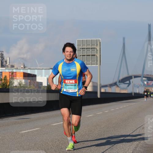 03.10.2025 - Köhlbrandbrückenlauf Luisa Fischer http://msf.ph/oto/8997963 03.10.2025 10:37:33 Position 3 3304 meine-sportfotos.de