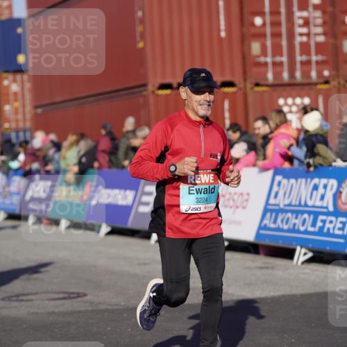 03.10.2025 - Köhlbrandbrückenlauf Michael Burmester http://msf.ph/oto/8997966 03.10.2025 10:02:23 Ziel 1130, 1144, 1595, 1776, 2849, 3111, 3224, 3316 meine-sportfotos.de