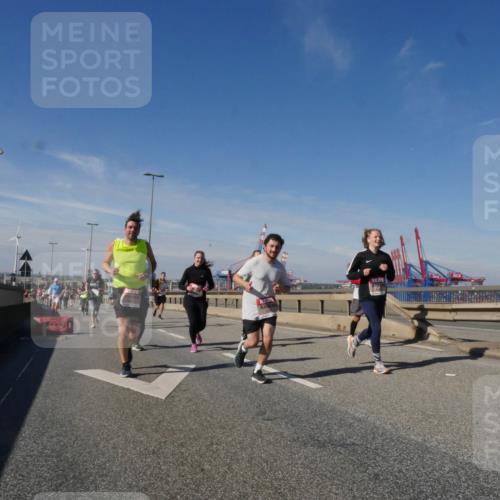 03.10.2025 - Köhlbrandbrückenlauf Matties Gatica Varas http://msf.ph/oto/8997968 03.10.2025 12:49:37 Position 2  meine-sportfotos.de