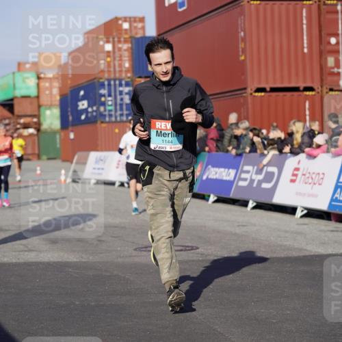 03.10.2025 - Köhlbrandbrückenlauf Michael Burmester http://msf.ph/oto/8997980 03.10.2025 10:02:24 Ziel 1130, 1144, 1595, 1776, 2849, 3111, 3224, 3316 meine-sportfotos.de