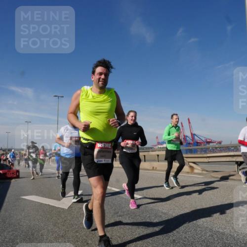03.10.2025 - Köhlbrandbrückenlauf Matties Gatica Varas http://msf.ph/oto/8997981 03.10.2025 12:49:38 Position 2 6445 meine-sportfotos.de