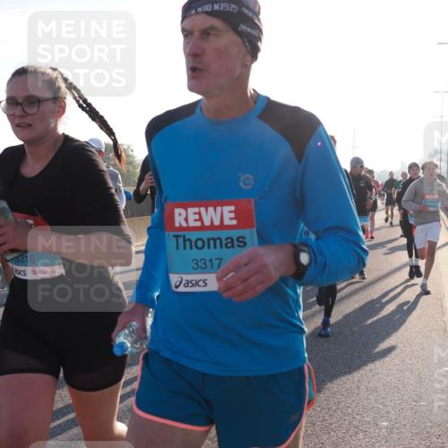 03.10.2025 - Köhlbrandbrückenlauf Fabian Wolf http://msf.ph/oto/8997984 03.10.2025 09:15:25 Position 3 3316, 3317 meine-sportfotos.de