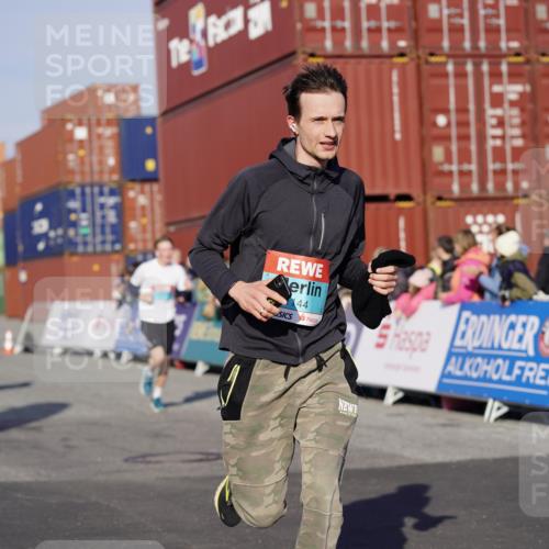 03.10.2025 - Köhlbrandbrückenlauf Michael Burmester http://msf.ph/oto/8997985 03.10.2025 10:02:24 Ziel 1130, 1144, 1595, 1776, 2849, 3111, 3224, 3316 meine-sportfotos.de