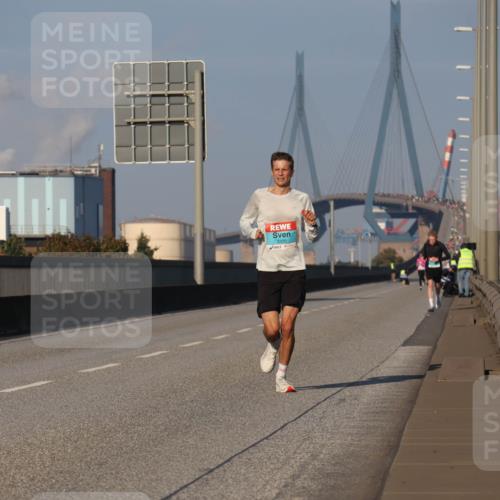 03.10.2025 - Köhlbrandbrückenlauf Luisa Fischer http://msf.ph/oto/8997994 03.10.2025 10:37:48 Position 3 3209 meine-sportfotos.de