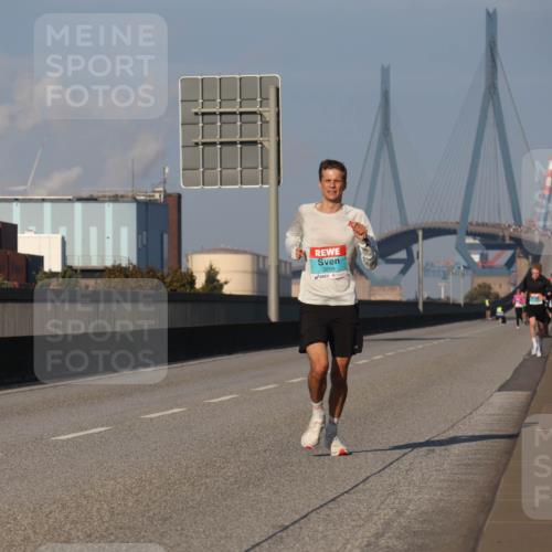 03.10.2025 - Köhlbrandbrückenlauf Luisa Fischer http://msf.ph/oto/8998002 03.10.2025 10:37:49 Position 3  meine-sportfotos.de
