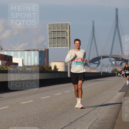 03.10.2025 - Köhlbrandbrückenlauf Luisa Fischer http://msf.ph/oto/8998005 03.10.2025 10:37:49 Position 3  meine-sportfotos.de