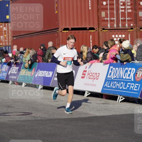 03.10.2025 - Köhlbrandbrückenlauf Michael Burmester http://msf.ph/oto/8998007 03.10.2025 10:02:26 Ziel 1130, 1144, 1595, 3111, 3224, 3331 meine-sportfotos.de
