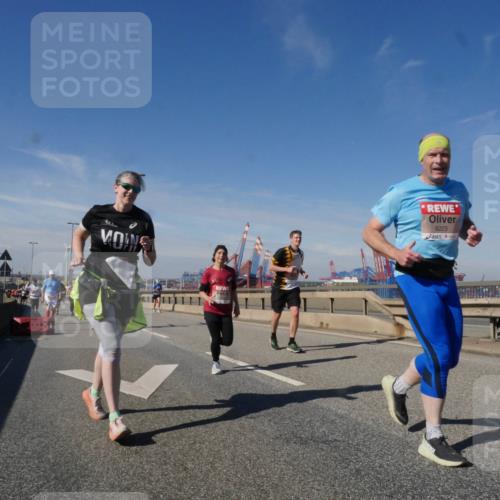 03.10.2025 - Köhlbrandbrückenlauf Matties Gatica Varas http://msf.ph/oto/8998009 03.10.2025 12:49:41 Position 2 6225 meine-sportfotos.de