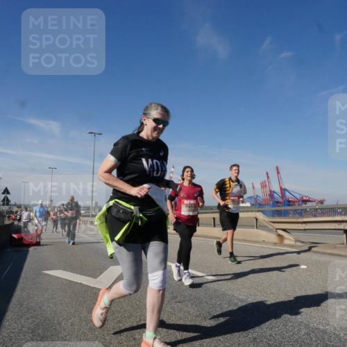 03.10.2025 - Köhlbrandbrückenlauf Matties Gatica Varas http://msf.ph/oto/8998013 03.10.2025 12:49:42 Position 2 4, 118 meine-sportfotos.de