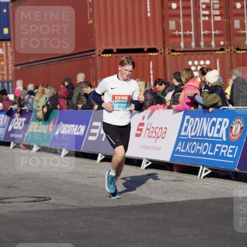03.10.2025 - Köhlbrandbrückenlauf Michael Burmester http://msf.ph/oto/8998015 03.10.2025 10:02:26 Ziel 1130, 1144, 1595, 3111, 3224, 3331 meine-sportfotos.de