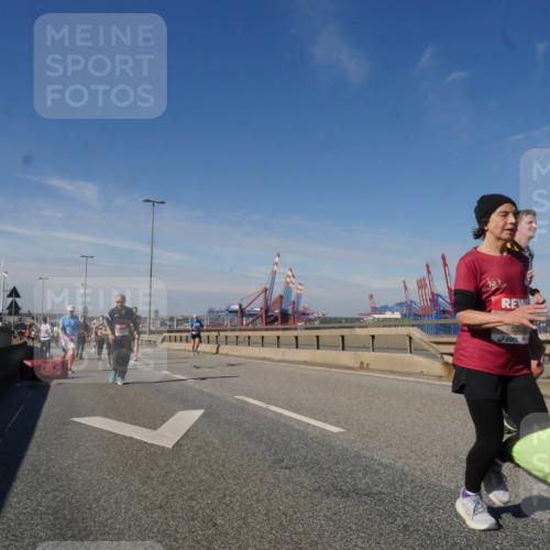 03.10.2025 - Köhlbrandbrückenlauf Matties Gatica Varas http://msf.ph/oto/8998024 03.10.2025 12:49:43 Position 2 5302 meine-sportfotos.de