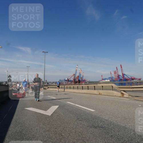 03.10.2025 - Köhlbrandbrückenlauf Matties Gatica Varas http://msf.ph/oto/8998027 03.10.2025 12:49:43 Position 2  meine-sportfotos.de