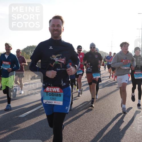 03.10.2025 - Köhlbrandbrückenlauf Fabian Wolf http://msf.ph/oto/8998030 03.10.2025 09:15:27 Position 3 1185, 1262, 3, 50, 2759, 1396, 2760 meine-sportfotos.de