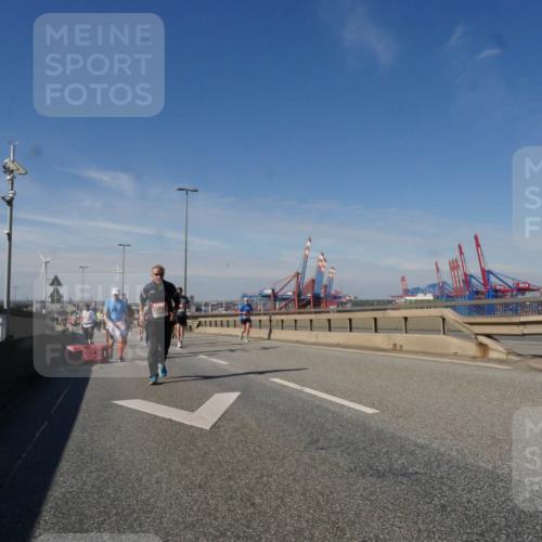03.10.2025 - Köhlbrandbrückenlauf Matties Gatica Varas http://msf.ph/oto/8998031 03.10.2025 12:49:44 Position 2 118 meine-sportfotos.de