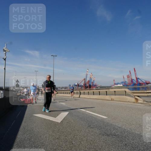 03.10.2025 - Köhlbrandbrückenlauf Matties Gatica Varas http://msf.ph/oto/8998033 03.10.2025 12:49:44 Position 2  meine-sportfotos.de