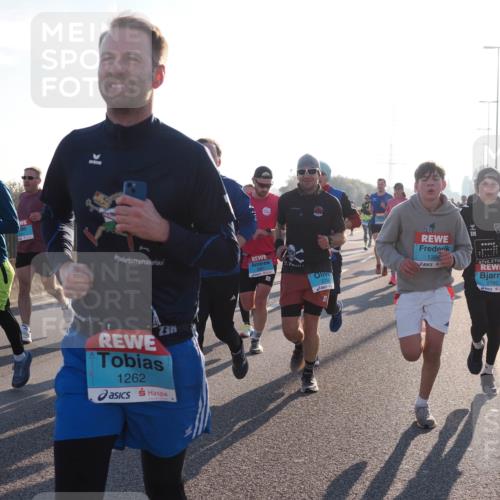 03.10.2025 - Köhlbrandbrückenlauf Fabian Wolf http://msf.ph/oto/8998039 03.10.2025 09:15:27 Position 3 2759, 1396, 2760, 369, 1262 meine-sportfotos.de