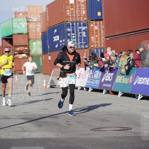 03.10.2025 - Köhlbrandbrückenlauf Michael Burmester http://msf.ph/oto/8998041 03.10.2025 10:02:29 Ziel 1130, 1144, 1311, 1595, 1878, 3111, 3331 meine-sportfotos.de