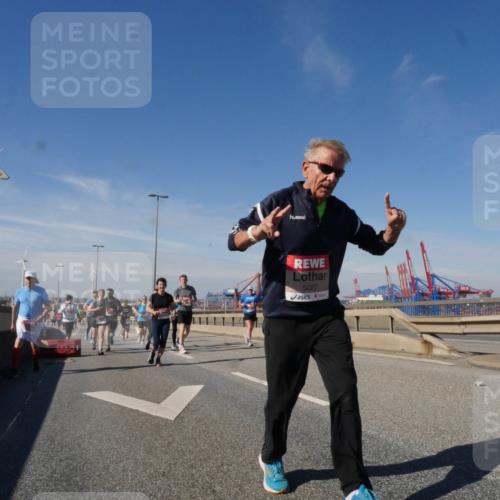 03.10.2025 - Köhlbrandbrückenlauf Matties Gatica Varas http://msf.ph/oto/8998046 03.10.2025 12:49:46 Position 2 5027 meine-sportfotos.de