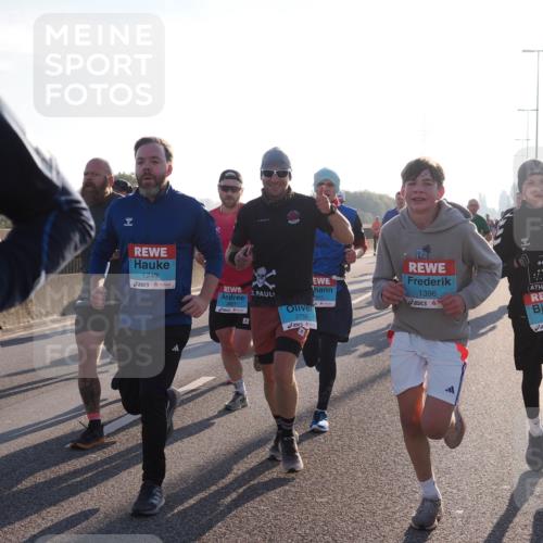 03.10.2025 - Köhlbrandbrückenlauf Fabian Wolf http://msf.ph/oto/8998048 03.10.2025 09:15:27 Position 3 1249, 2961, 2759, 955, 1396, 2760 meine-sportfotos.de