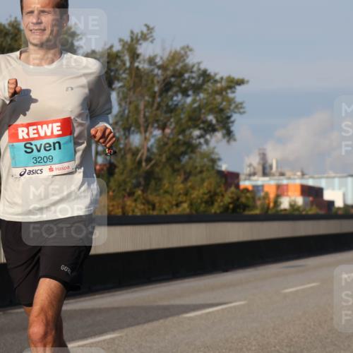 03.10.2025 - Köhlbrandbrückenlauf Luisa Fischer http://msf.ph/oto/8998049 03.10.2025 10:37:53 Position 3 3209 meine-sportfotos.de