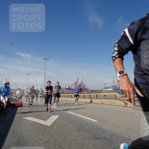 03.10.2025 - Köhlbrandbrückenlauf Matties Gatica Varas http://msf.ph/oto/8998050 03.10.2025 12:49:47 Position 2 5027 meine-sportfotos.de