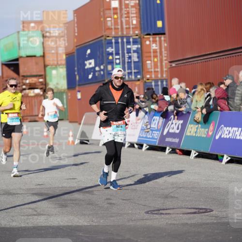 03.10.2025 - Köhlbrandbrückenlauf Michael Burmester http://msf.ph/oto/8998052 03.10.2025 10:02:29 Ziel 1130, 1144, 1311, 1595, 1878, 3111, 3331 meine-sportfotos.de