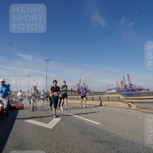 03.10.2025 - Köhlbrandbrückenlauf Matties Gatica Varas http://msf.ph/oto/8998054 03.10.2025 12:49:47 Position 2  meine-sportfotos.de