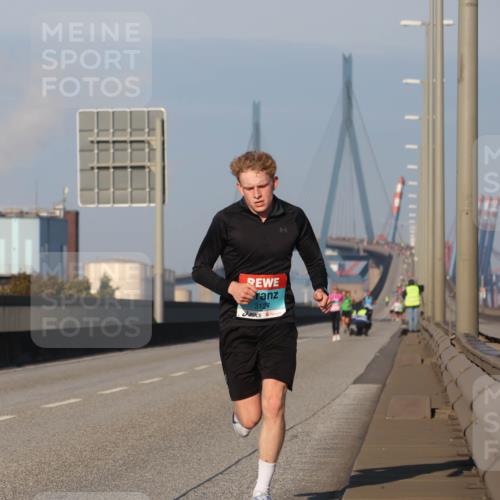 03.10.2025 - Köhlbrandbrückenlauf Luisa Fischer http://msf.ph/oto/8998055 03.10.2025 10:38:04 Position 3 3127 meine-sportfotos.de