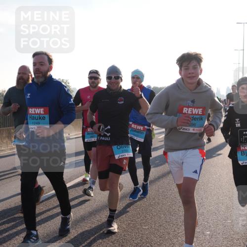 03.10.2025 - Köhlbrandbrückenlauf Fabian Wolf http://msf.ph/oto/8998057 03.10.2025 09:15:28 Position 3 1249, 2961, 2759, 2955, 96, 2760 meine-sportfotos.de