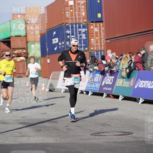 03.10.2025 - Köhlbrandbrückenlauf Michael Burmester http://msf.ph/oto/8998059 03.10.2025 10:02:29 Ziel 1130, 1144, 1311, 1595, 1878, 3111, 3331 meine-sportfotos.de