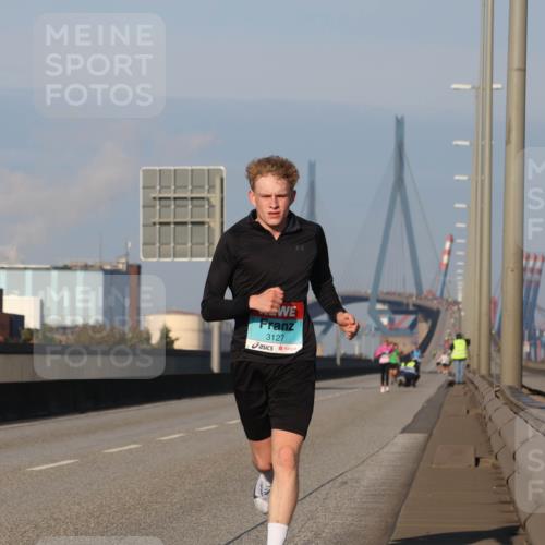 03.10.2025 - Köhlbrandbrückenlauf Luisa Fischer http://msf.ph/oto/8998061 03.10.2025 10:38:04 Position 3 3127 meine-sportfotos.de