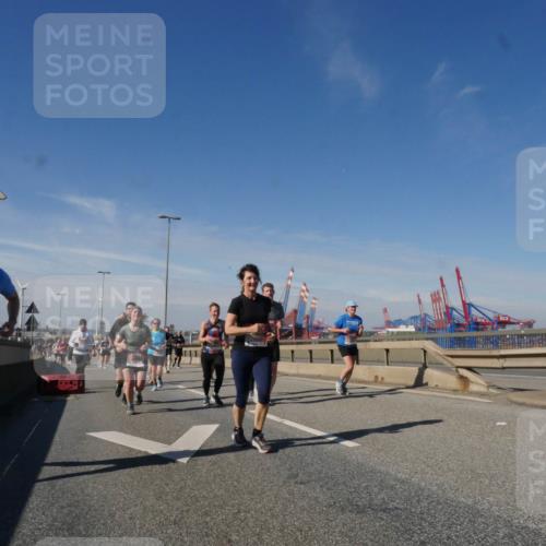 03.10.2025 - Köhlbrandbrückenlauf Matties Gatica Varas http://msf.ph/oto/8998062 03.10.2025 12:49:48 Position 2  meine-sportfotos.de