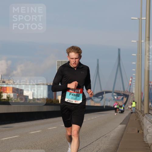 03.10.2025 - Köhlbrandbrückenlauf Luisa Fischer http://msf.ph/oto/8998064 03.10.2025 10:38:05 Position 3 3127 meine-sportfotos.de