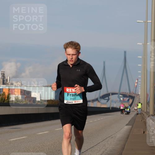 03.10.2025 - Köhlbrandbrückenlauf Luisa Fischer http://msf.ph/oto/8998067 03.10.2025 10:38:05 Position 3 3127 meine-sportfotos.de