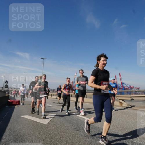 03.10.2025 - Köhlbrandbrückenlauf Matties Gatica Varas http://msf.ph/oto/8998068 03.10.2025 12:49:49 Position 2  meine-sportfotos.de