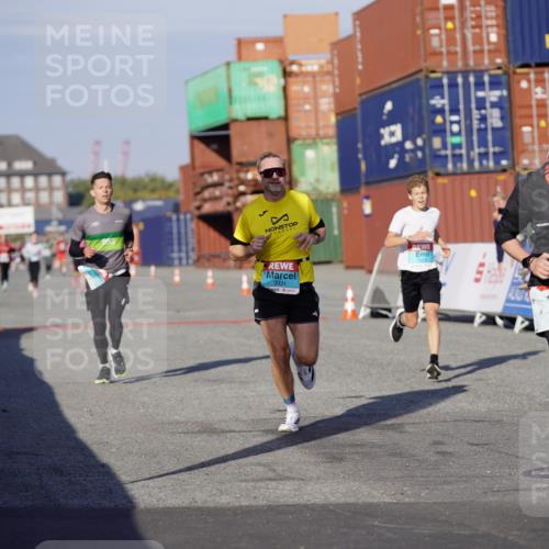 03.10.2025 - Köhlbrandbrückenlauf Michael Burmester http://msf.ph/oto/8998069 03.10.2025 10:02:30 Ziel 1130, 1144, 1311, 1595, 1878, 3111, 3331 meine-sportfotos.de