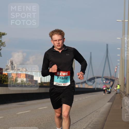 03.10.2025 - Köhlbrandbrückenlauf Luisa Fischer http://msf.ph/oto/8998070 03.10.2025 10:38:06 Position 3 3127 meine-sportfotos.de