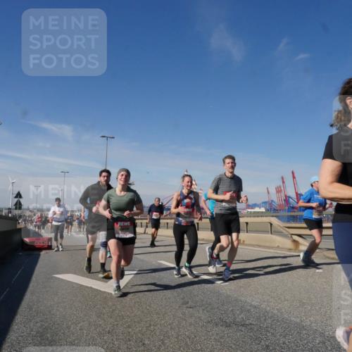 03.10.2025 - Köhlbrandbrückenlauf Matties Gatica Varas http://msf.ph/oto/8998073 03.10.2025 12:49:50 Position 2 6040 meine-sportfotos.de