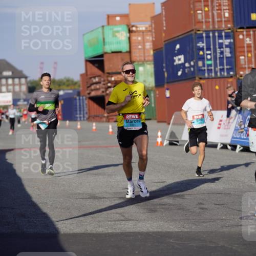 03.10.2025 - Köhlbrandbrückenlauf Michael Burmester http://msf.ph/oto/8998076 03.10.2025 10:02:30 Ziel 1130, 1144, 1311, 1595, 1878, 3111, 3331 meine-sportfotos.de