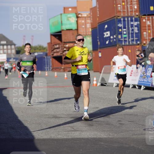 03.10.2025 - Köhlbrandbrückenlauf Michael Burmester http://msf.ph/oto/8998087 03.10.2025 10:02:30 Ziel 1130, 1144, 1311, 1595, 1878, 3111, 3331 meine-sportfotos.de