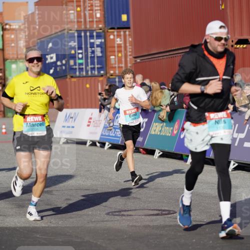 03.10.2025 - Köhlbrandbrückenlauf Michael Burmester http://msf.ph/oto/8998095 03.10.2025 10:02:31 Ziel 1130, 1311, 1595, 1878, 3111, 3331 meine-sportfotos.de
