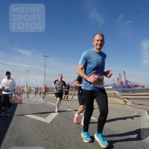 03.10.2025 - Köhlbrandbrückenlauf Matties Gatica Varas http://msf.ph/oto/8998098 03.10.2025 12:49:53 Position 2 6697, 4756 meine-sportfotos.de