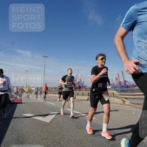 03.10.2025 - Köhlbrandbrückenlauf Matties Gatica Varas http://msf.ph/oto/8998103 03.10.2025 12:49:54 Position 2 6697 meine-sportfotos.de